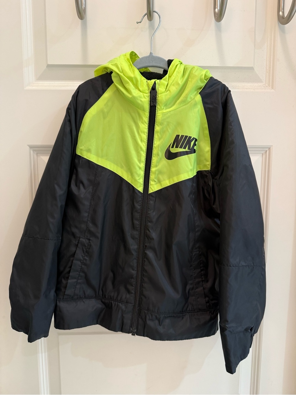 Nike Boys Fleece Lined Windbreaker Jacket Black Volt Size 6-7 Years